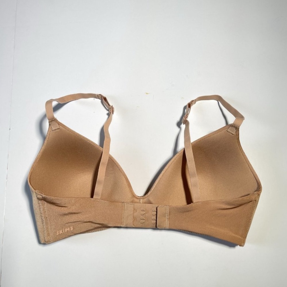 SKIMS Nude Plunge Wireless T-Shirt Bra - Picture 7 of 9